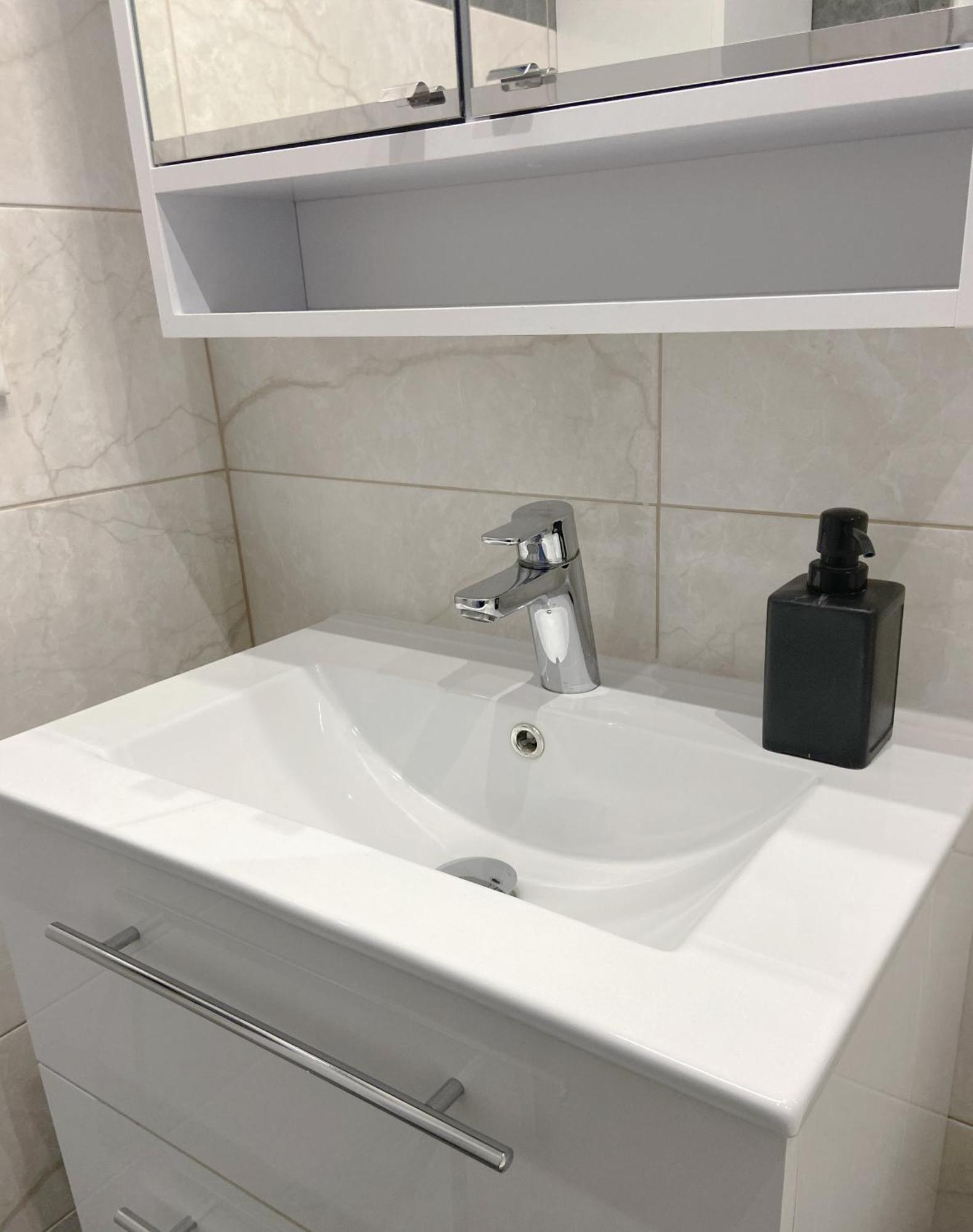 New Colorful Apartment With Big Balcony Bratislava Ngoại thất bức ảnh