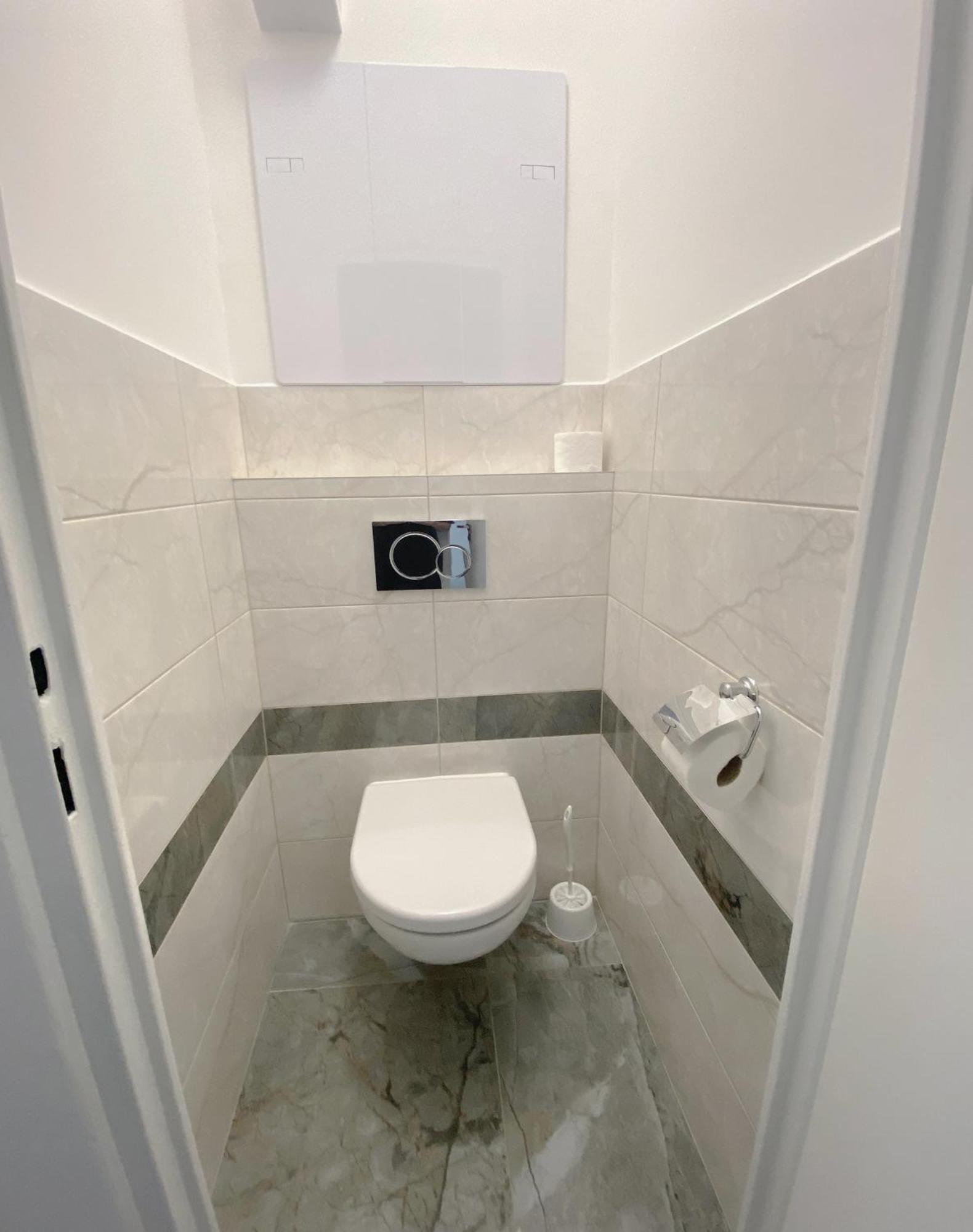 New Colorful Apartment With Big Balcony Bratislava Ngoại thất bức ảnh