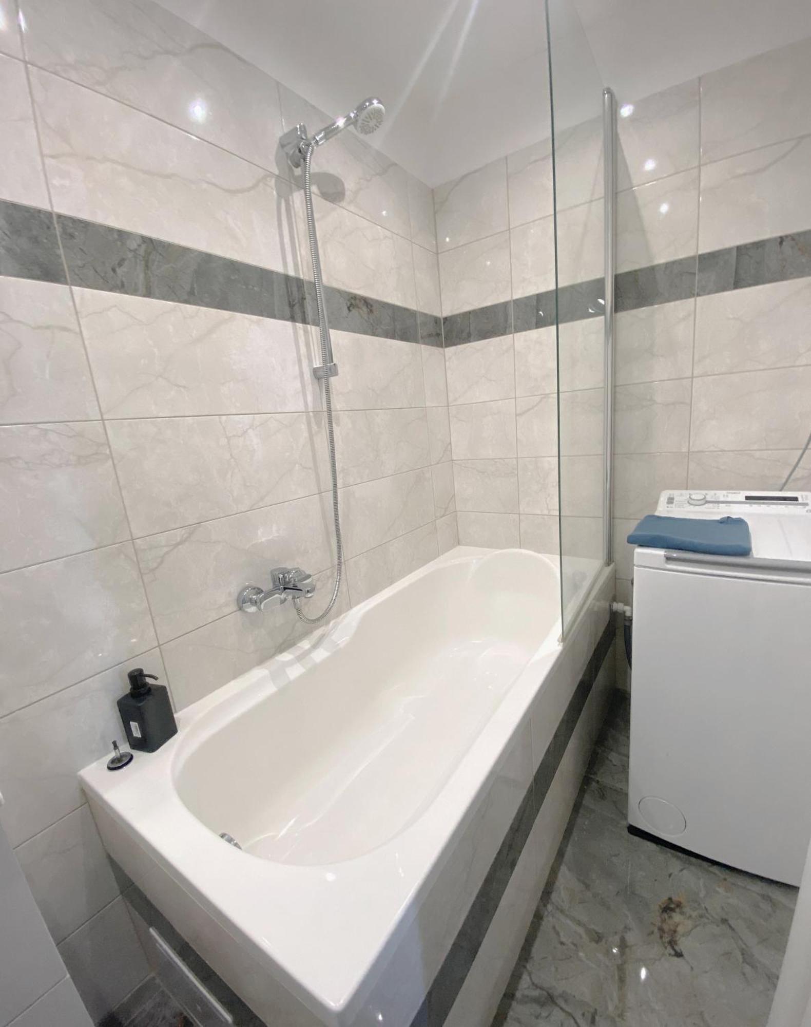 New Colorful Apartment With Big Balcony Bratislava Ngoại thất bức ảnh