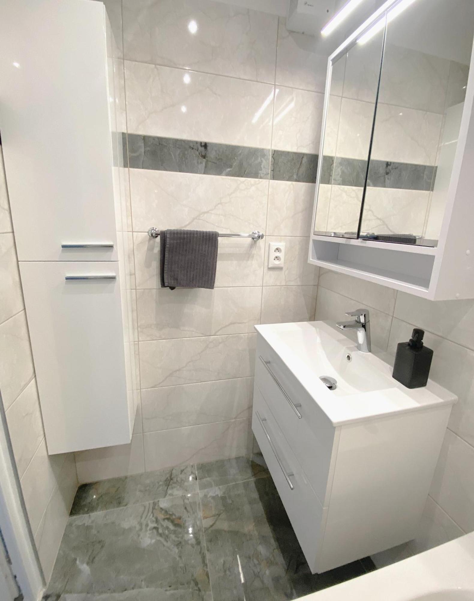 New Colorful Apartment With Big Balcony Bratislava Ngoại thất bức ảnh